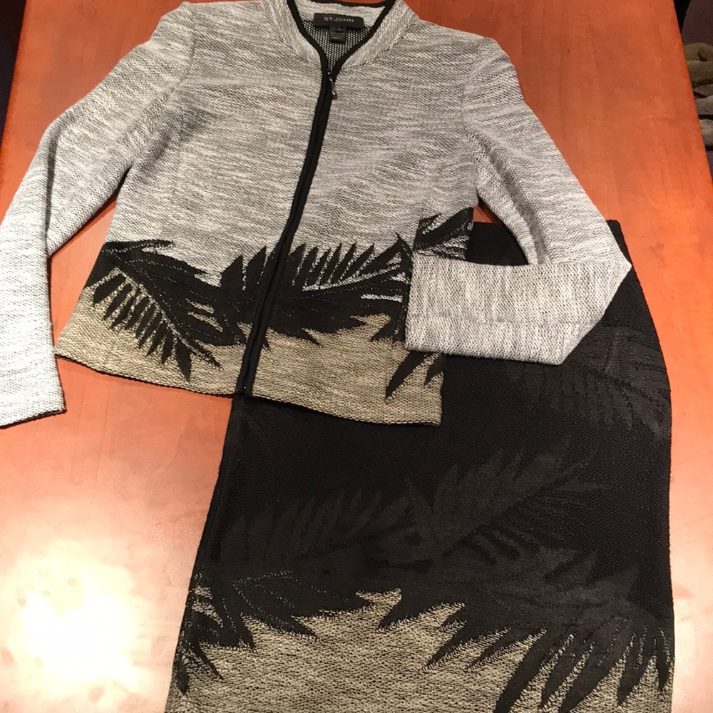 St. John knitwear 2-piece skirt/suit